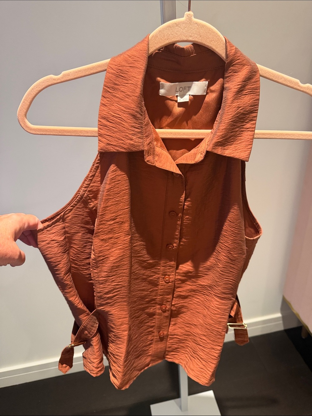LOFT Rust Textured Sleeveless Button-Down Collared Top